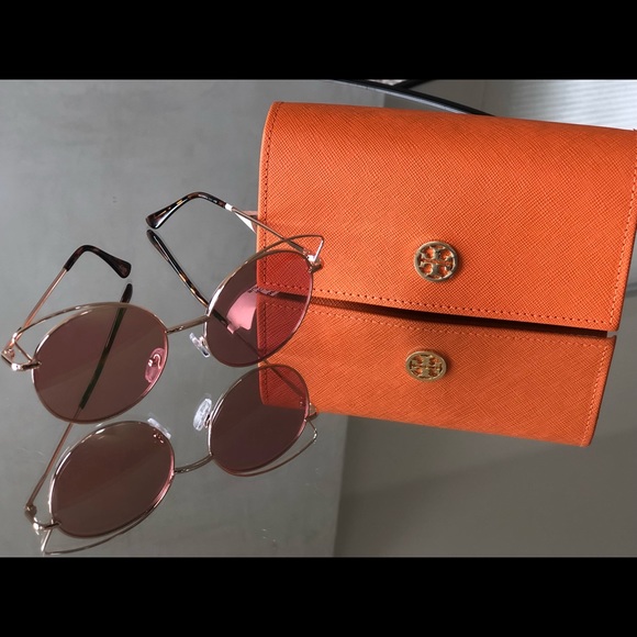 Tory Burch Case w/ Sam Edelman Sunglasses - Picture 2 of 4